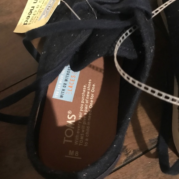 Toms - Picture 3 of 5